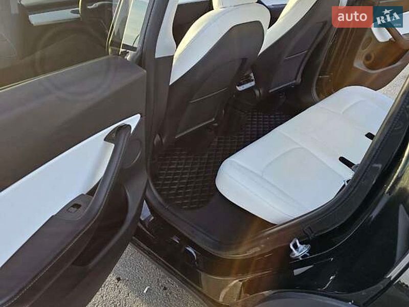 Позашляховик / Кросовер Tesla Model Y 2020 в Житомирі
