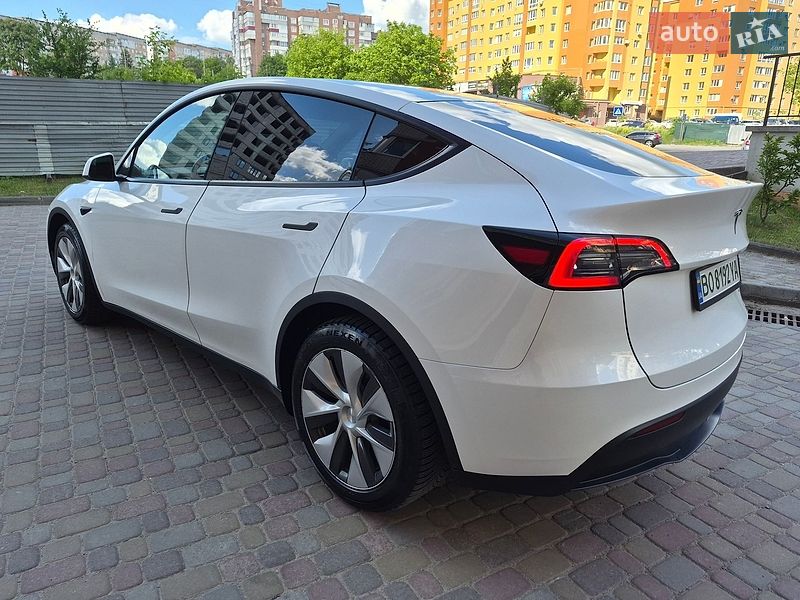 Позашляховик / Кросовер Tesla Model Y 2023 в Тернополі