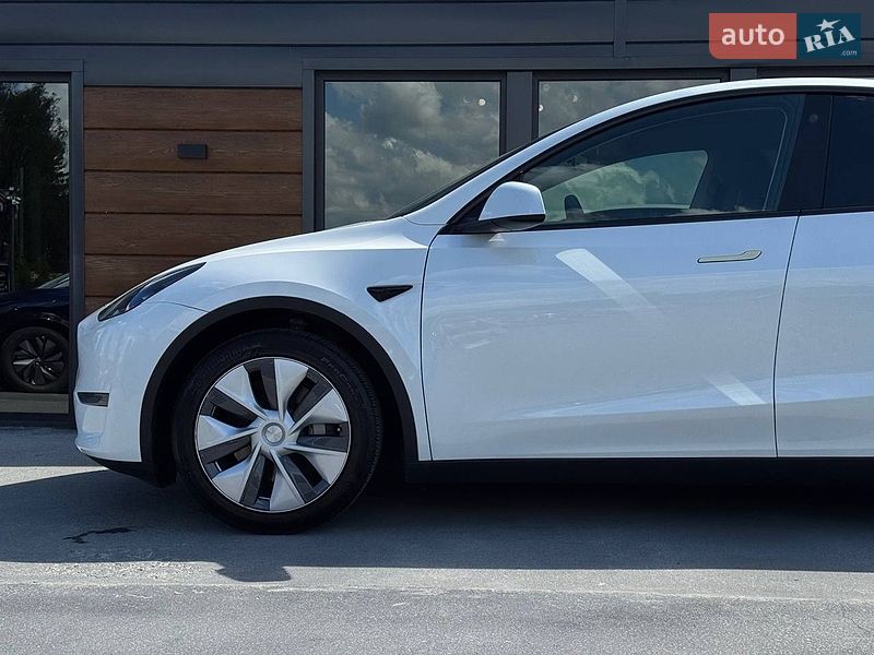 Внедорожник / Кроссовер Tesla Model Y 2023 в Ровно