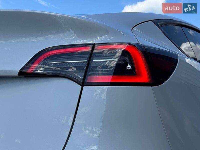 Внедорожник / Кроссовер Tesla Model Y 2023 в Ровно