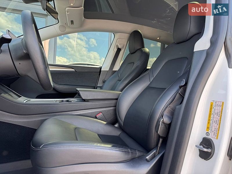 Внедорожник / Кроссовер Tesla Model Y 2023 в Ровно