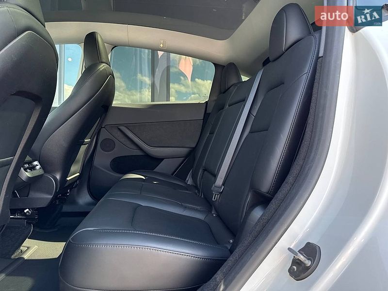 Внедорожник / Кроссовер Tesla Model Y 2023 в Ровно