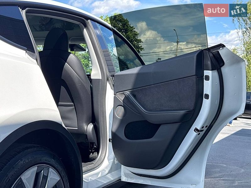 Внедорожник / Кроссовер Tesla Model Y 2023 в Ровно