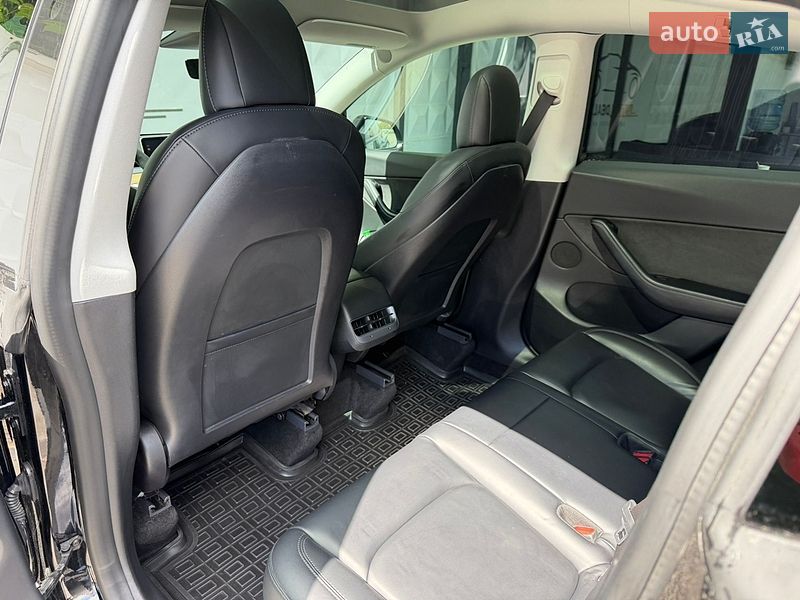 Внедорожник / Кроссовер Tesla Model Y 2021 в Киеве