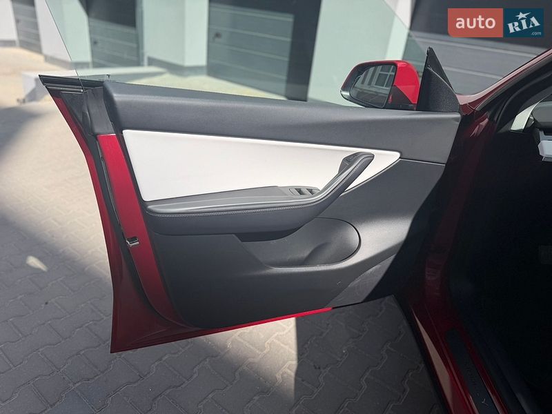 Позашляховик / Кросовер Tesla Model Y 2021 в Тернополі