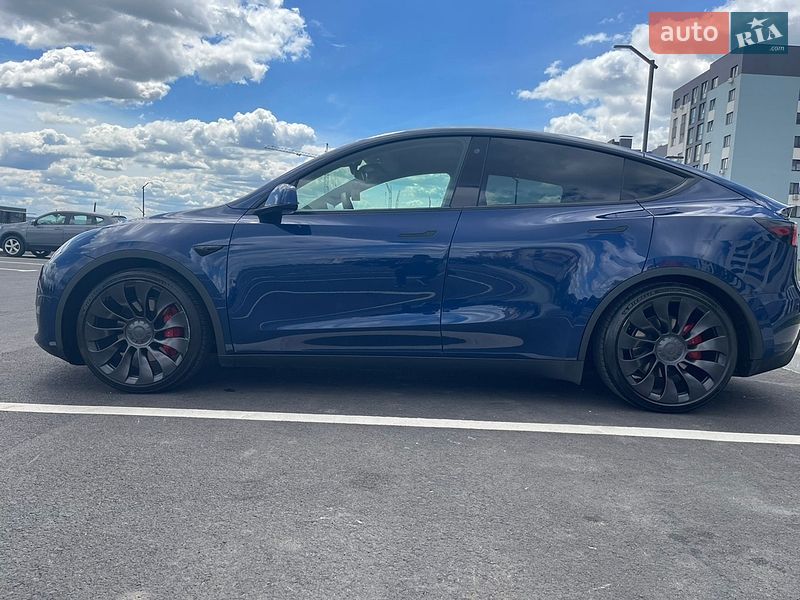 Внедорожник / Кроссовер Tesla Model Y 2022 в Ровно