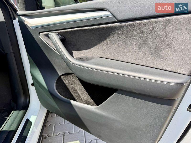 Позашляховик / Кросовер Tesla Model Y 2022 в Білій Церкві