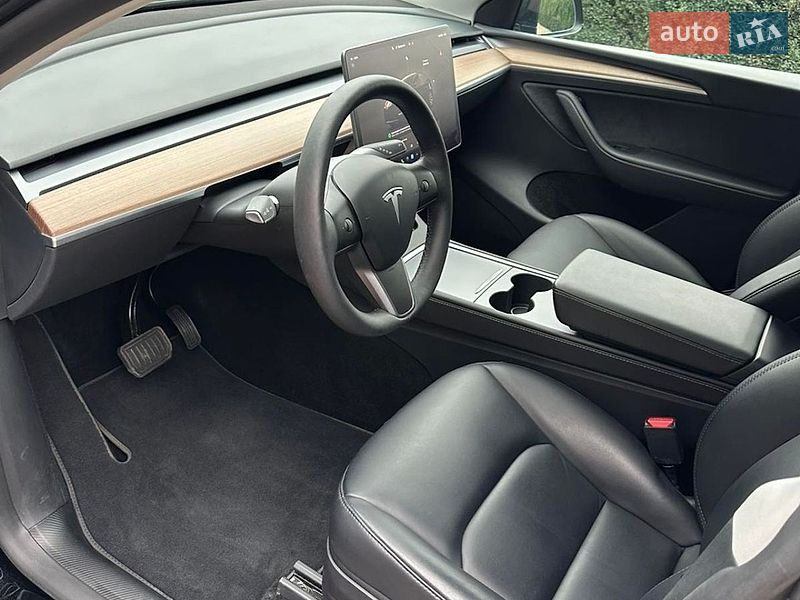 Внедорожник / Кроссовер Tesla Model Y 2024 в Киеве