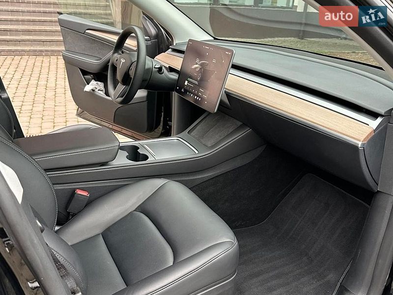 Внедорожник / Кроссовер Tesla Model Y 2024 в Киеве