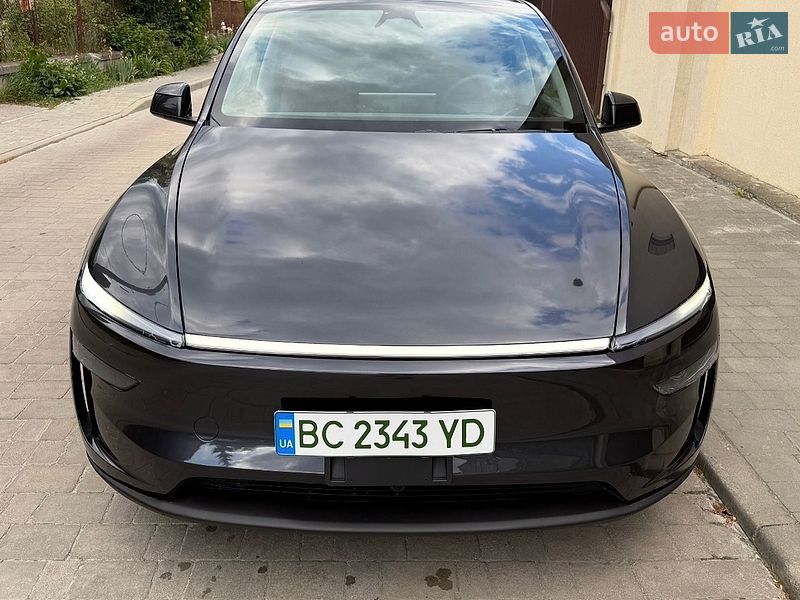 Позашляховик / Кросовер Tesla Model Y 2025 в Львові