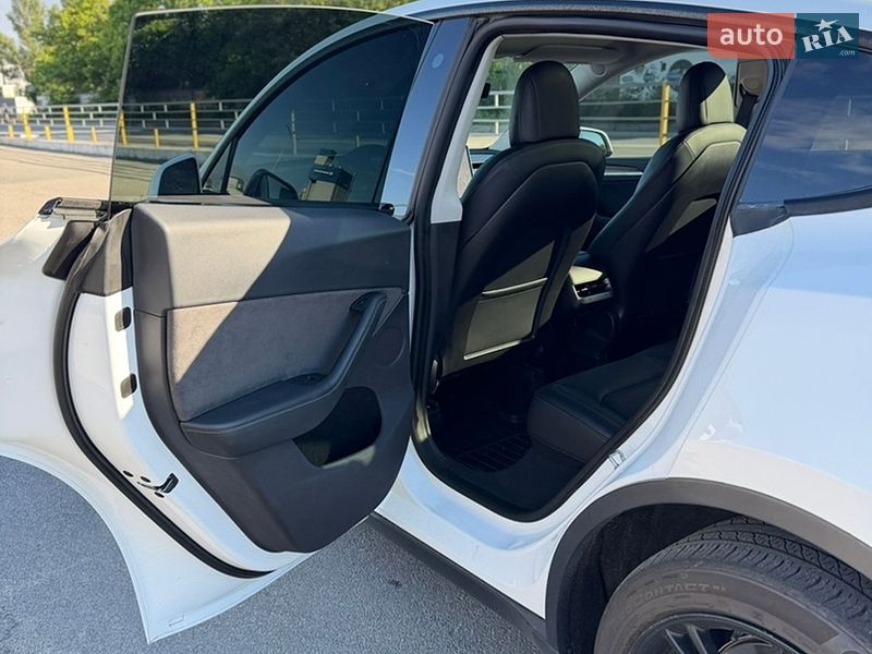 Внедорожник / Кроссовер Tesla Model Y 2022 в Киеве
