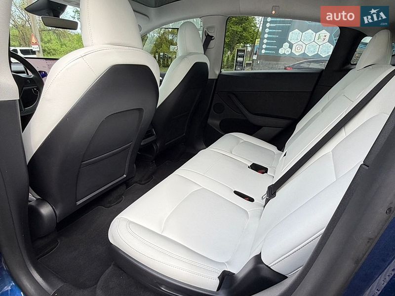 Внедорожник / Кроссовер Tesla Model Y 2023 в Львове