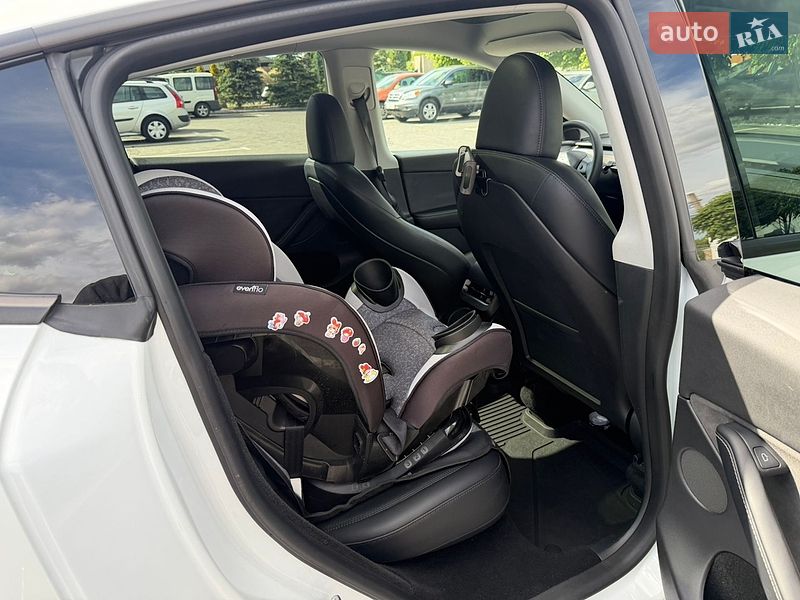 Внедорожник / Кроссовер Tesla Model Y 2023 в Ровно