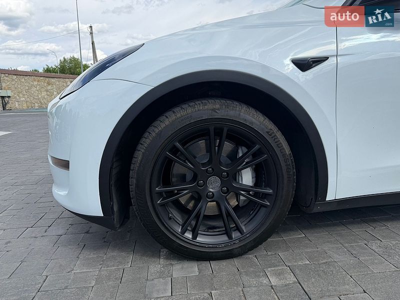 Внедорожник / Кроссовер Tesla Model Y 2023 в Ровно