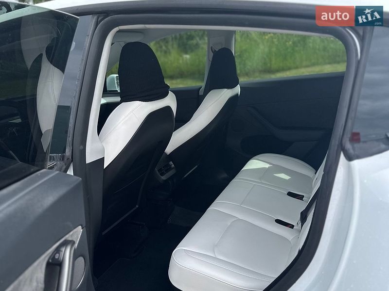 Внедорожник / Кроссовер Tesla Model Y 2023 в Львове