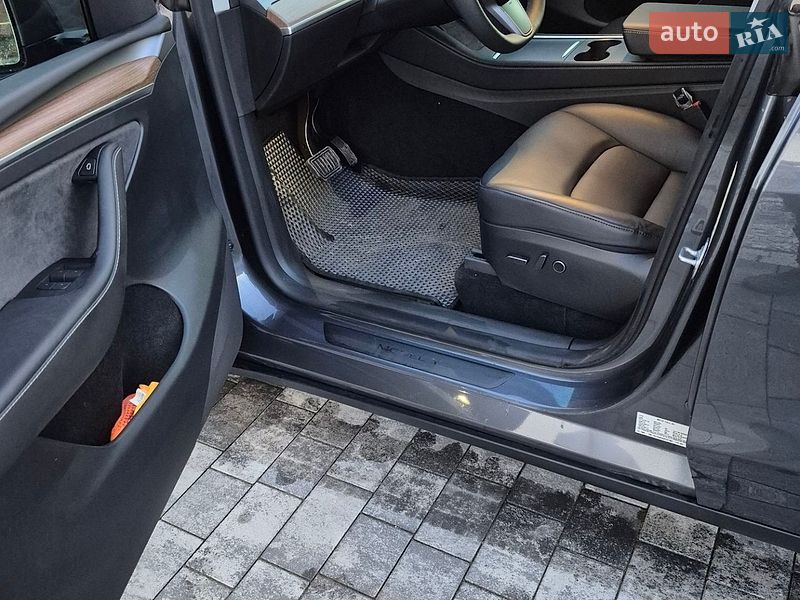 Внедорожник / Кроссовер Tesla Model Y 2023 в Львове