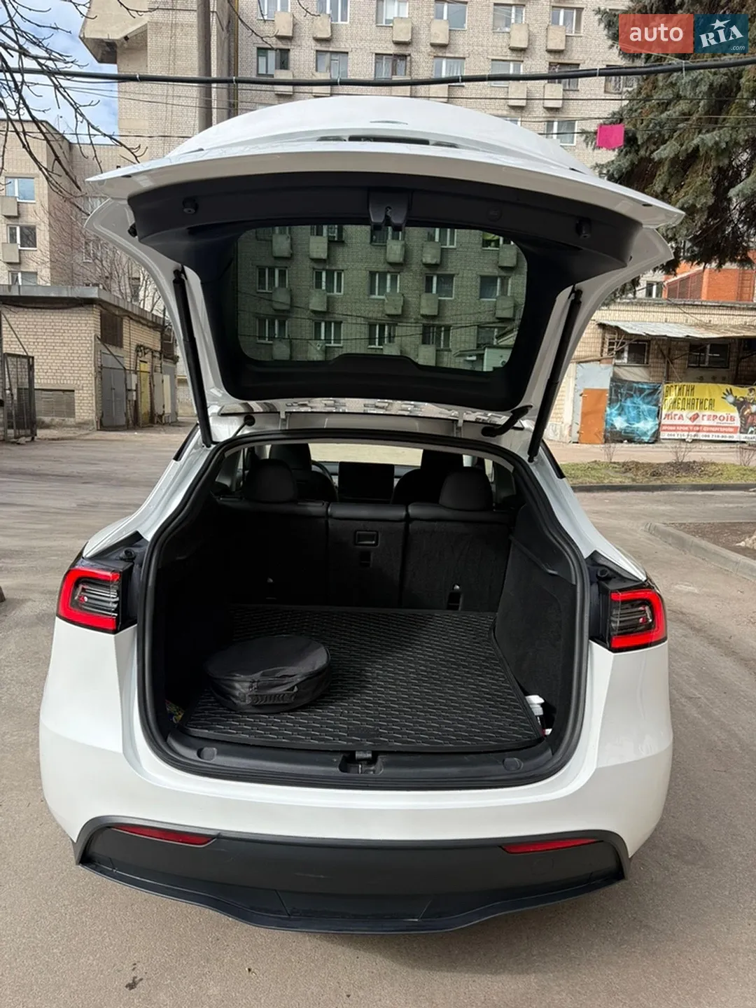 2023 Tesla Model Y - мініатюра 5