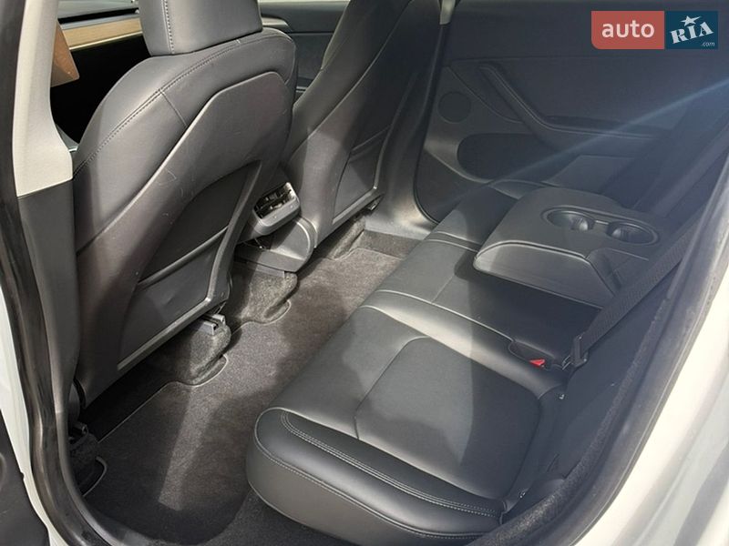 Позашляховик / Кросовер Tesla Model Y 2023 в Дніпрі