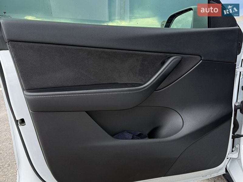 Внедорожник / Кроссовер Tesla Model Y 2021 в Днепре