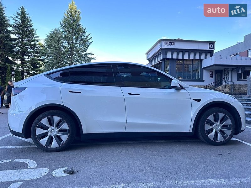Tesla Model Y 2021