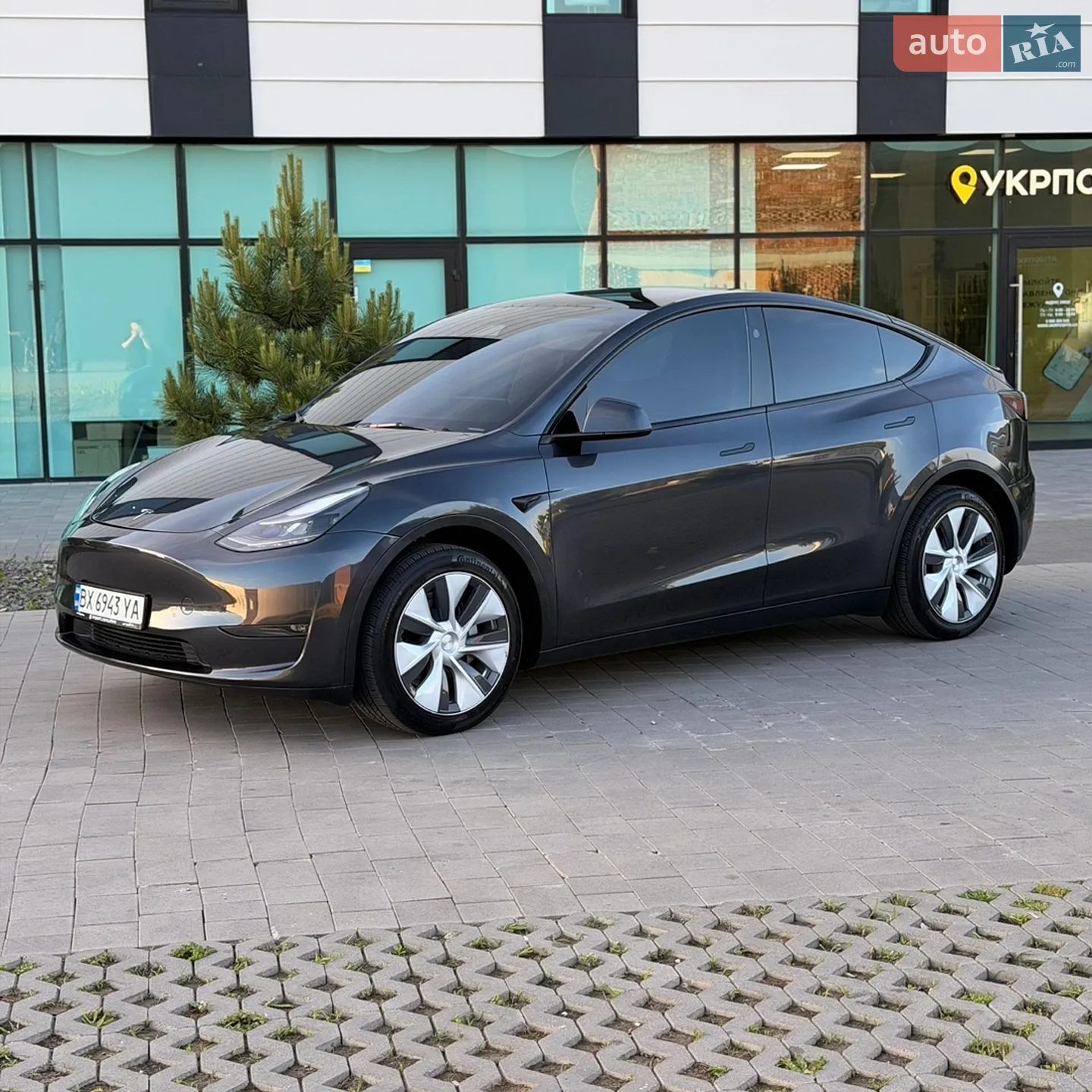 2024 Tesla Model Y - мініатюра 3