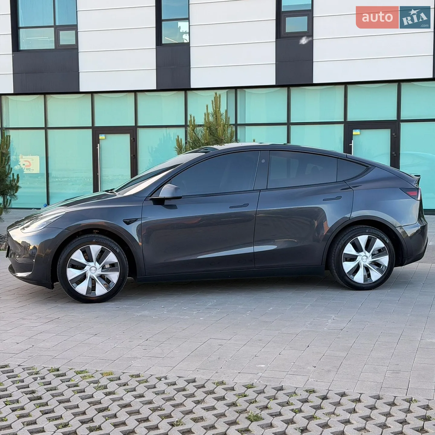 2024 Tesla Model Y - мініатюра 4