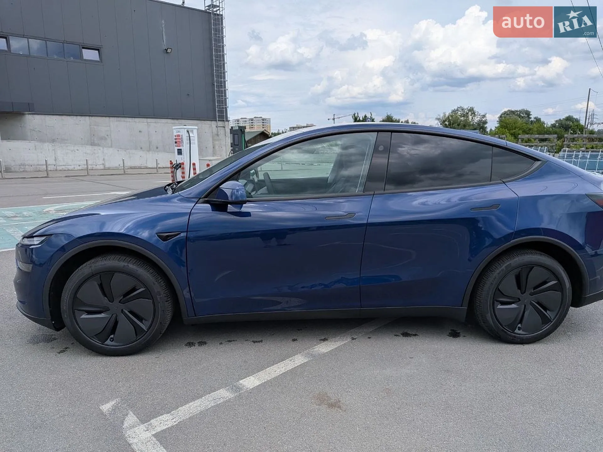 2025 Tesla Model Y - мініатюра 14