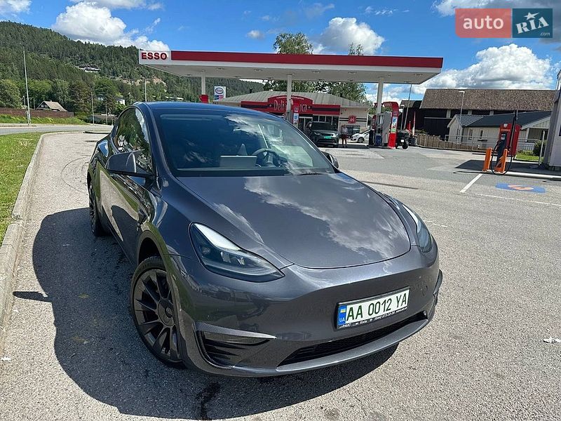 Внедорожник / Кроссовер Tesla Model Y 2023 в Киеве