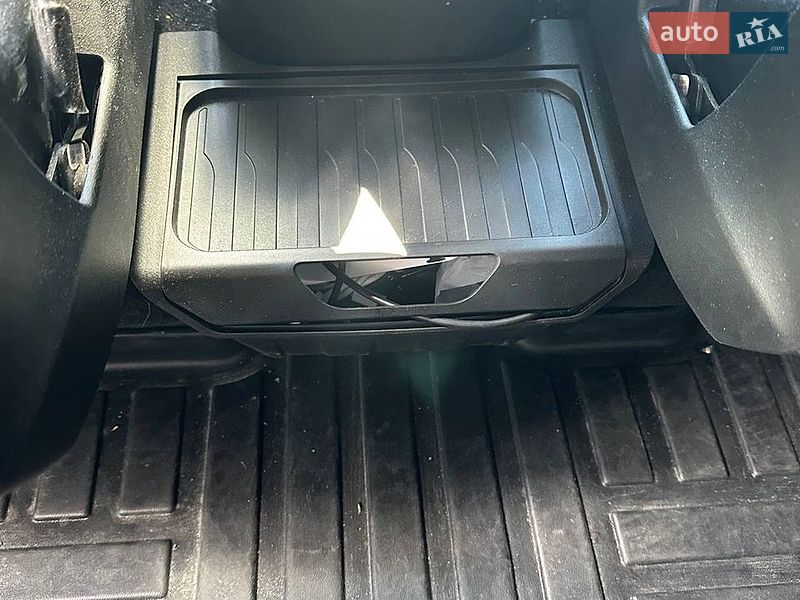 Внедорожник / Кроссовер Tesla Model Y 2023 в Киеве