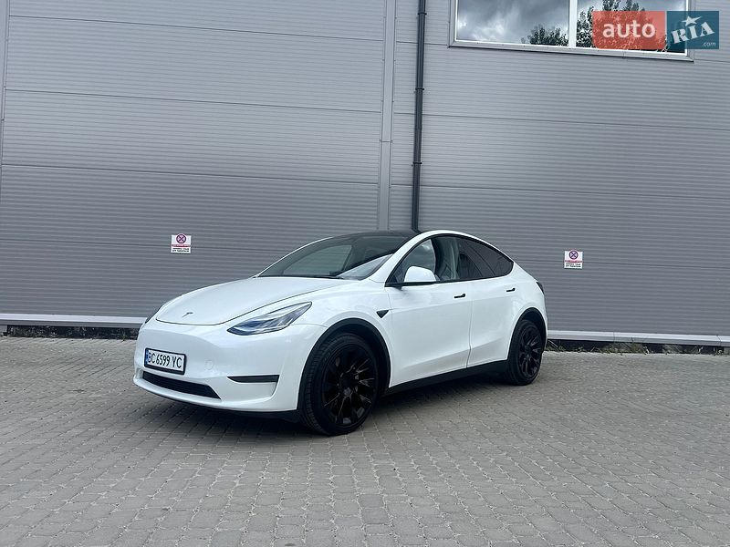 Tesla Model Y 2023