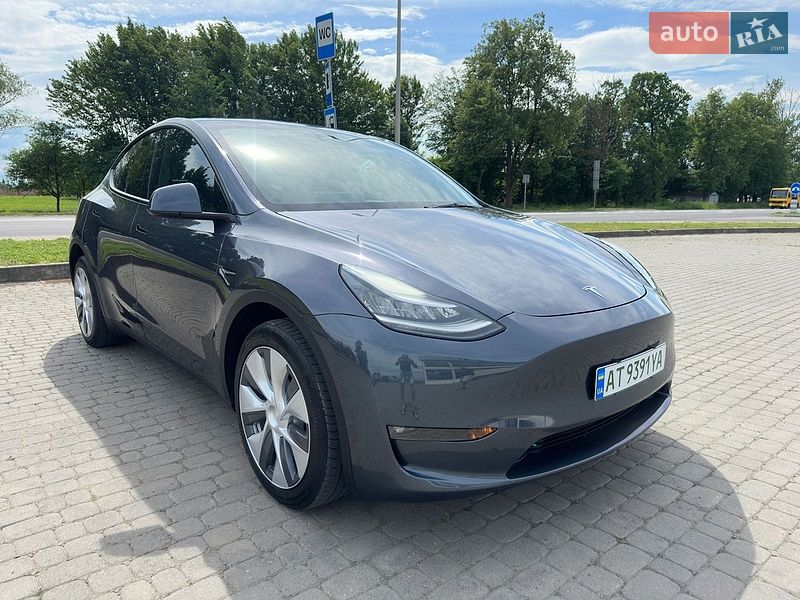 Позашляховик / Кросовер Tesla Model Y 2023 в Івано-Франківську