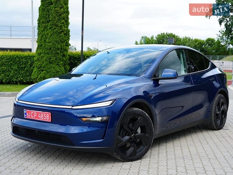 Tesla Model Y, photos from the listing