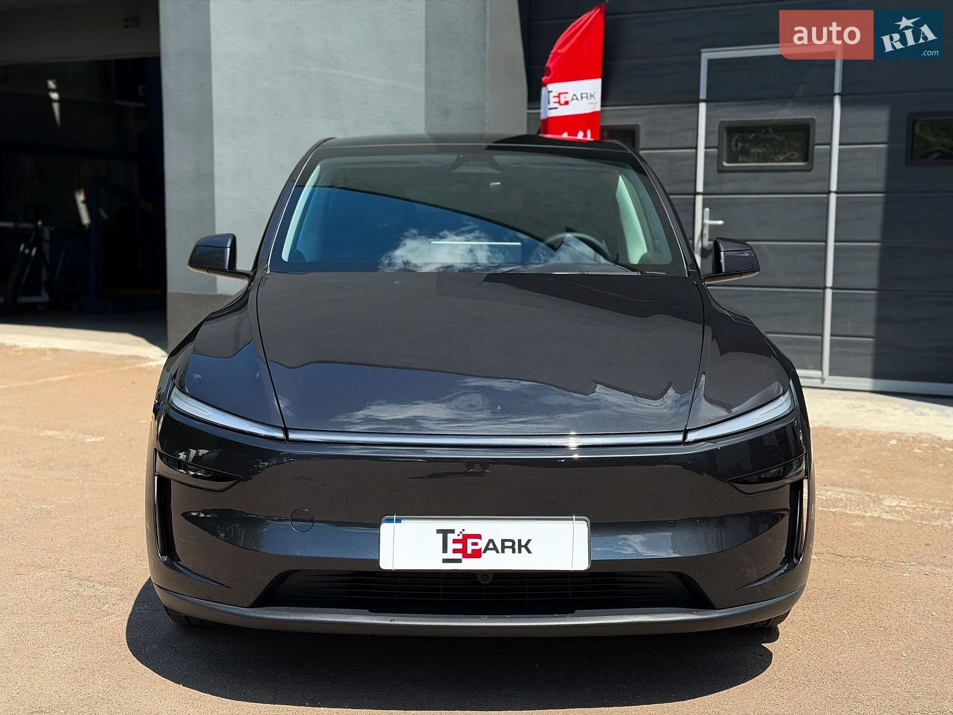 2025 Tesla Model Y - мініатюра 3
