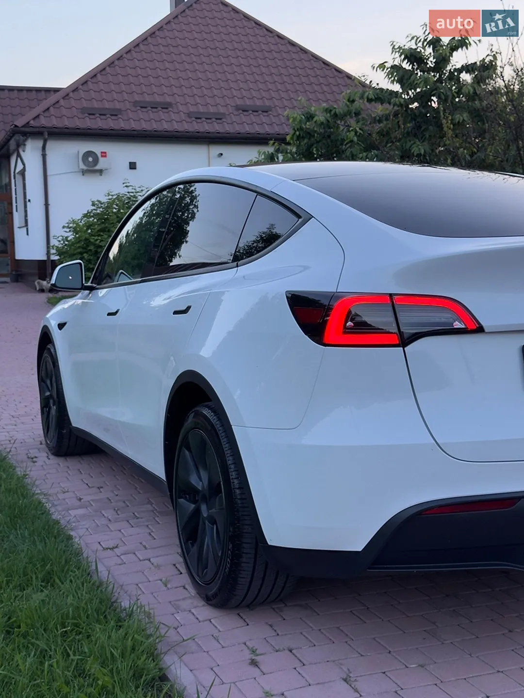2024 Tesla Model Y - мініатюра 8