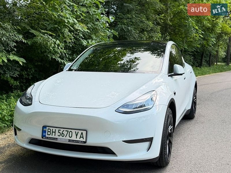 Tesla Model Y 2023
