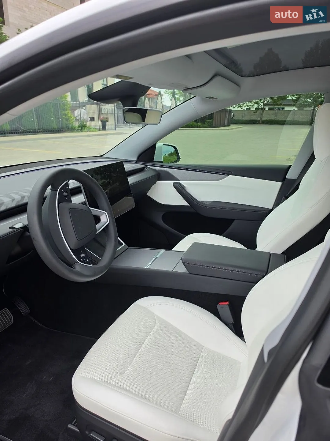 2025 Tesla Model Y - мініатюра 8