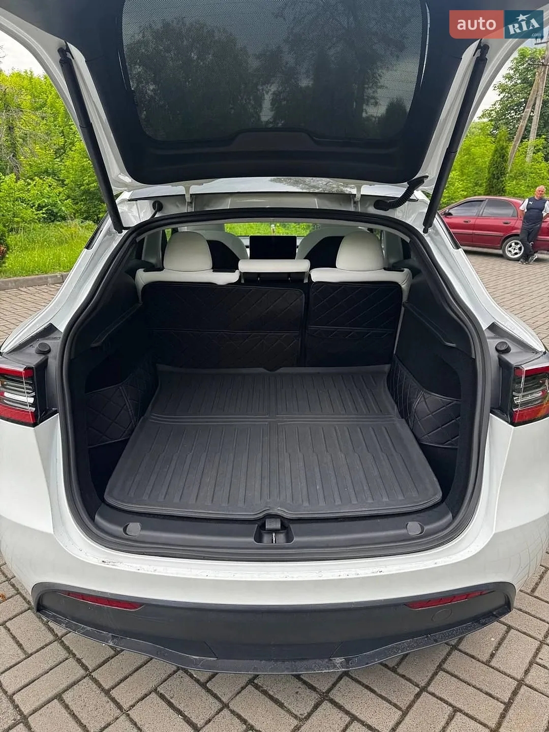 2024 Tesla Model Y - мініатюра 10