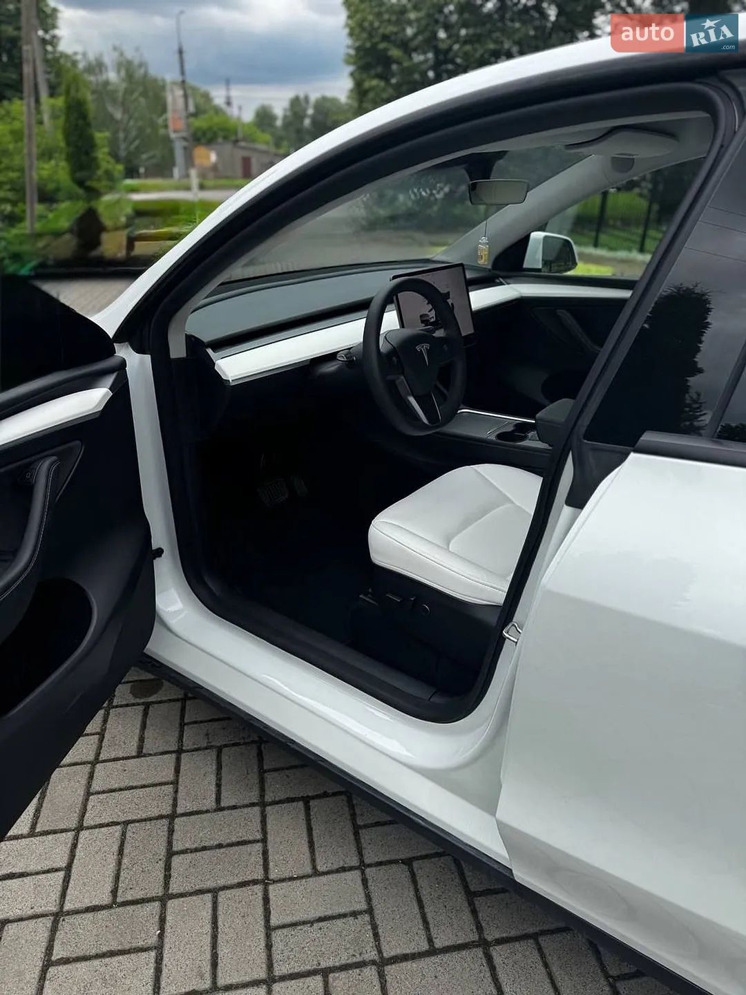 2024 Tesla Model Y - мініатюра 11