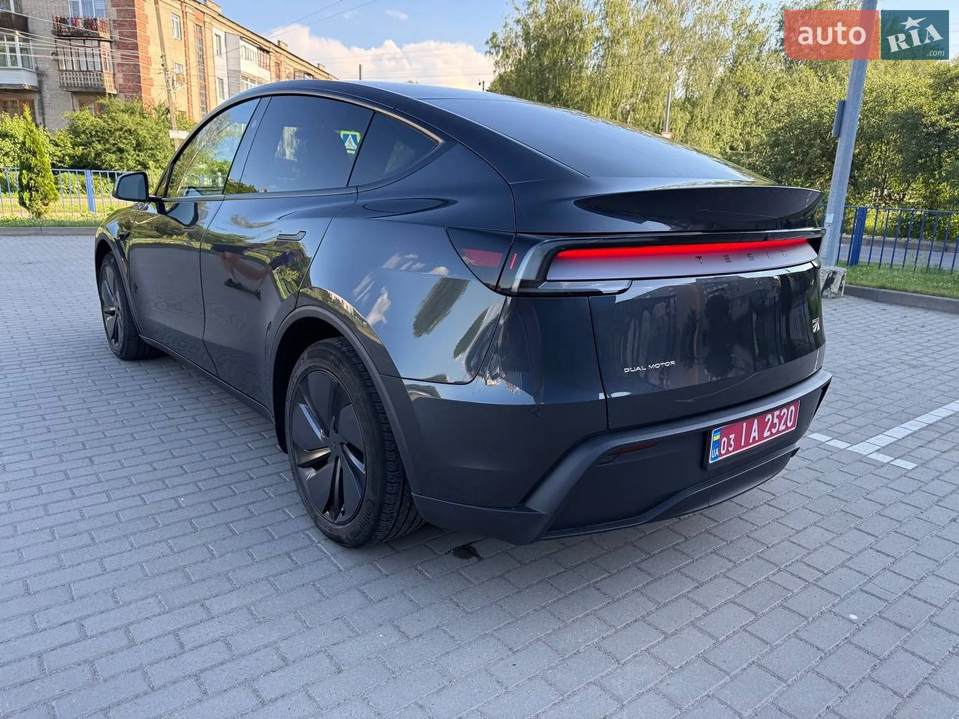 2025 Tesla Model Y - мініатюра 10
