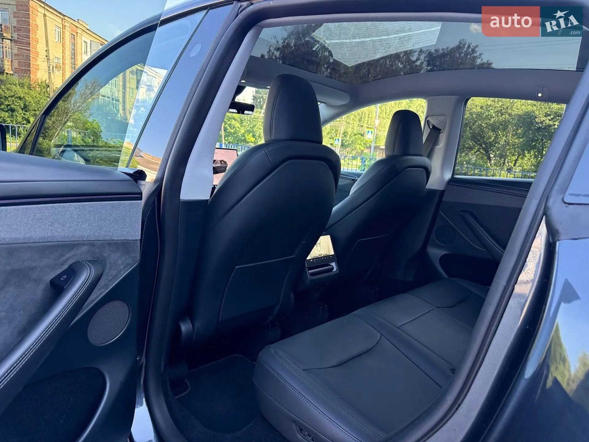 2025 Tesla Model Y - мініатюра 16