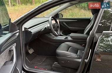 Внедорожник / Кроссовер Tesla Model Y 2024 в Запорожье