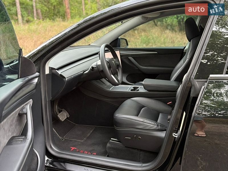 Внедорожник / Кроссовер Tesla Model Y 2024 в Запорожье