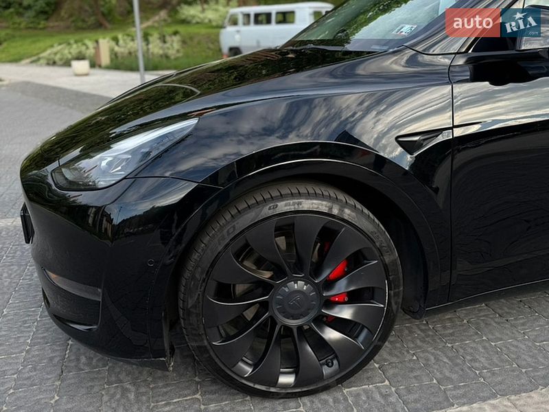 Позашляховик / Кросовер Tesla Model Y 2022 в Львові