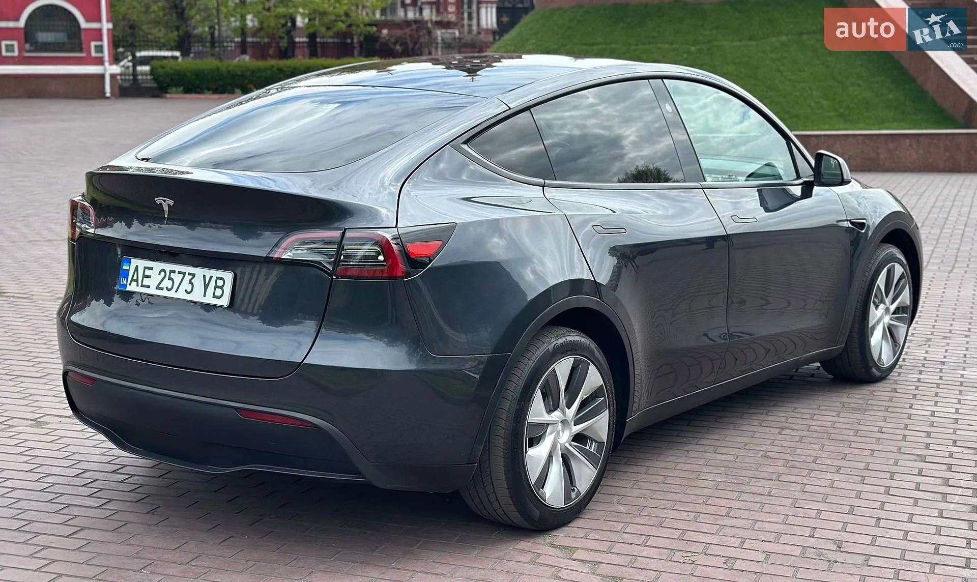 Tesla Model Y 2024 VIN 7SAYGAEE0RF023725 фото оголошення 9 з 43