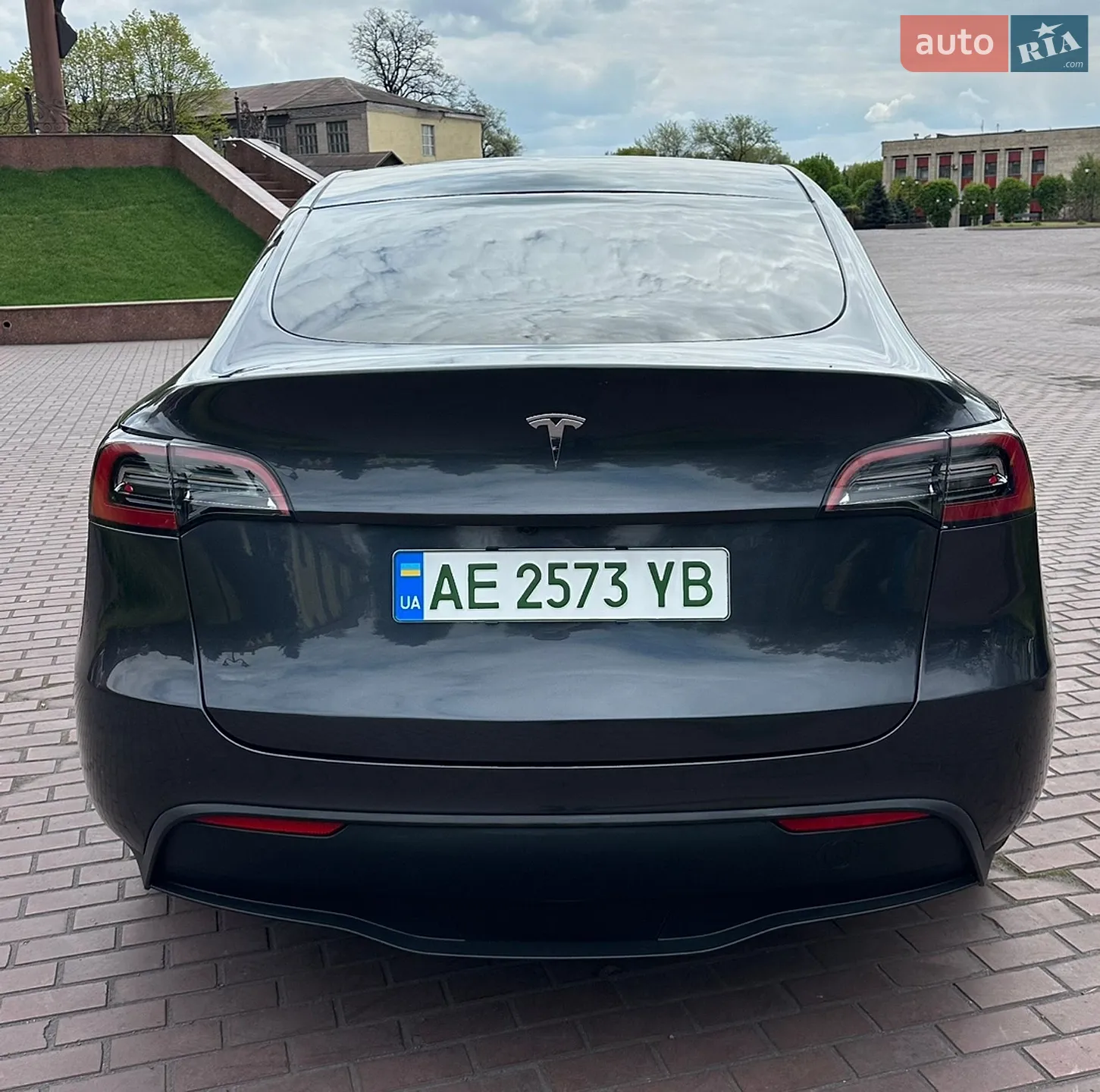 Tesla Model Y 2024 VIN 7SAYGAEE0RF023725 фото оголошення 10 з 43