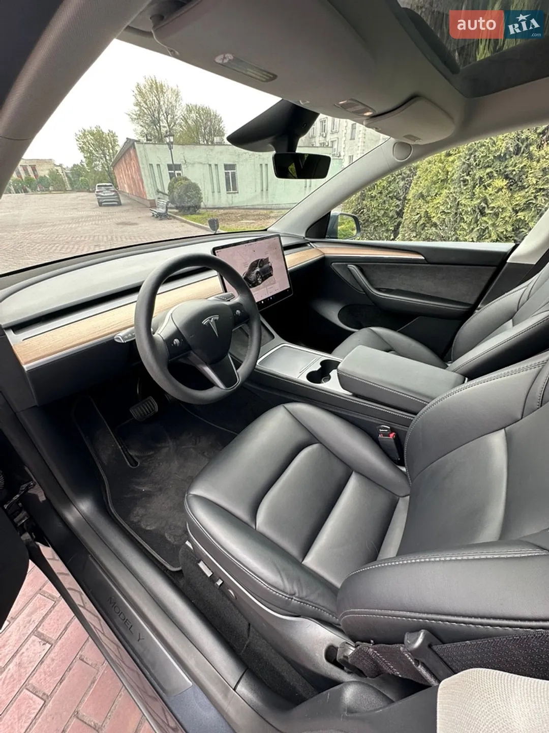 Tesla Model Y 2024 VIN 7SAYGAEE0RF023725 фото оголошення 13 з 43