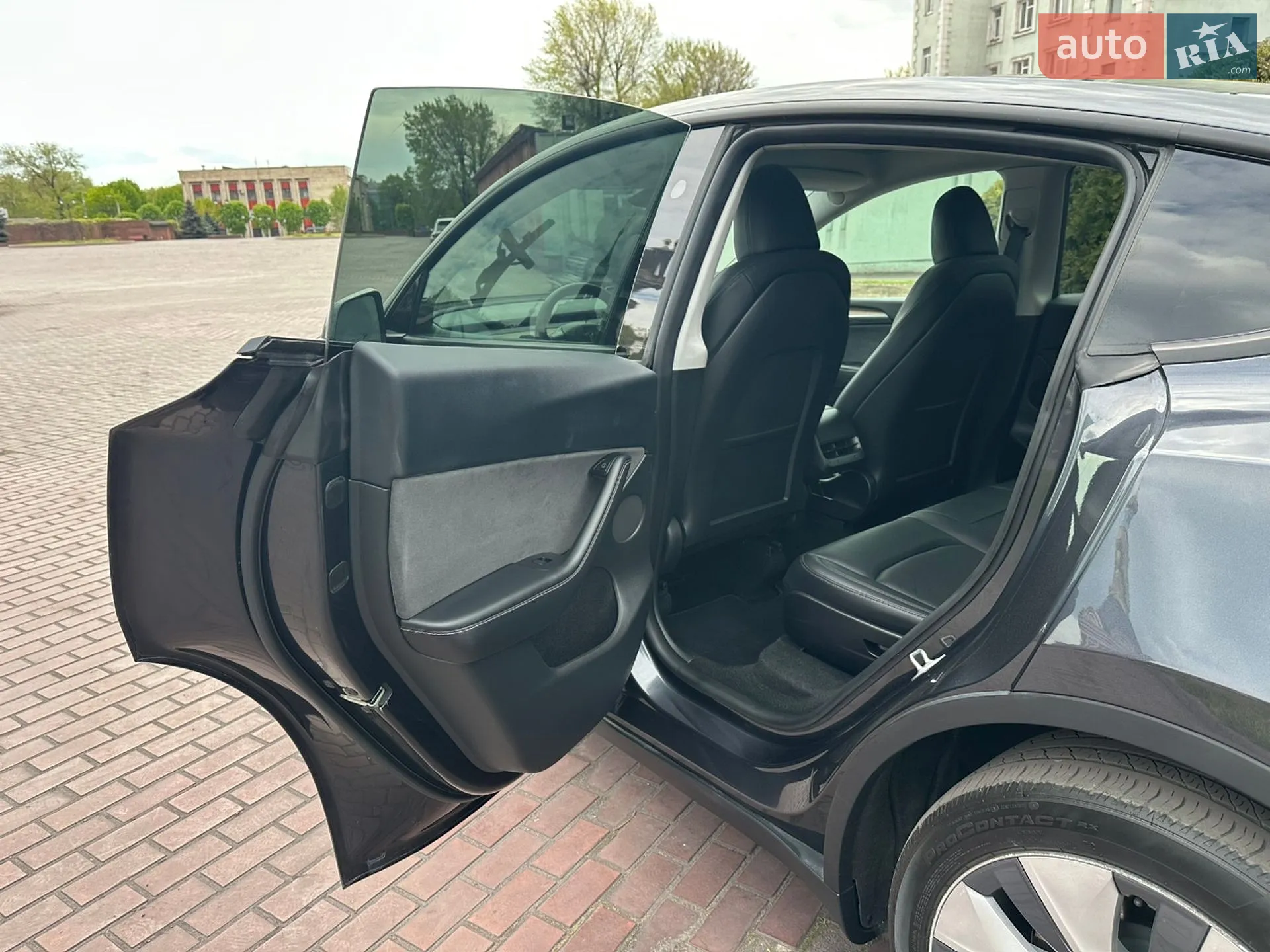 Tesla Model Y 2024 VIN 7SAYGAEE0RF023725 фото оголошення 17 з 43