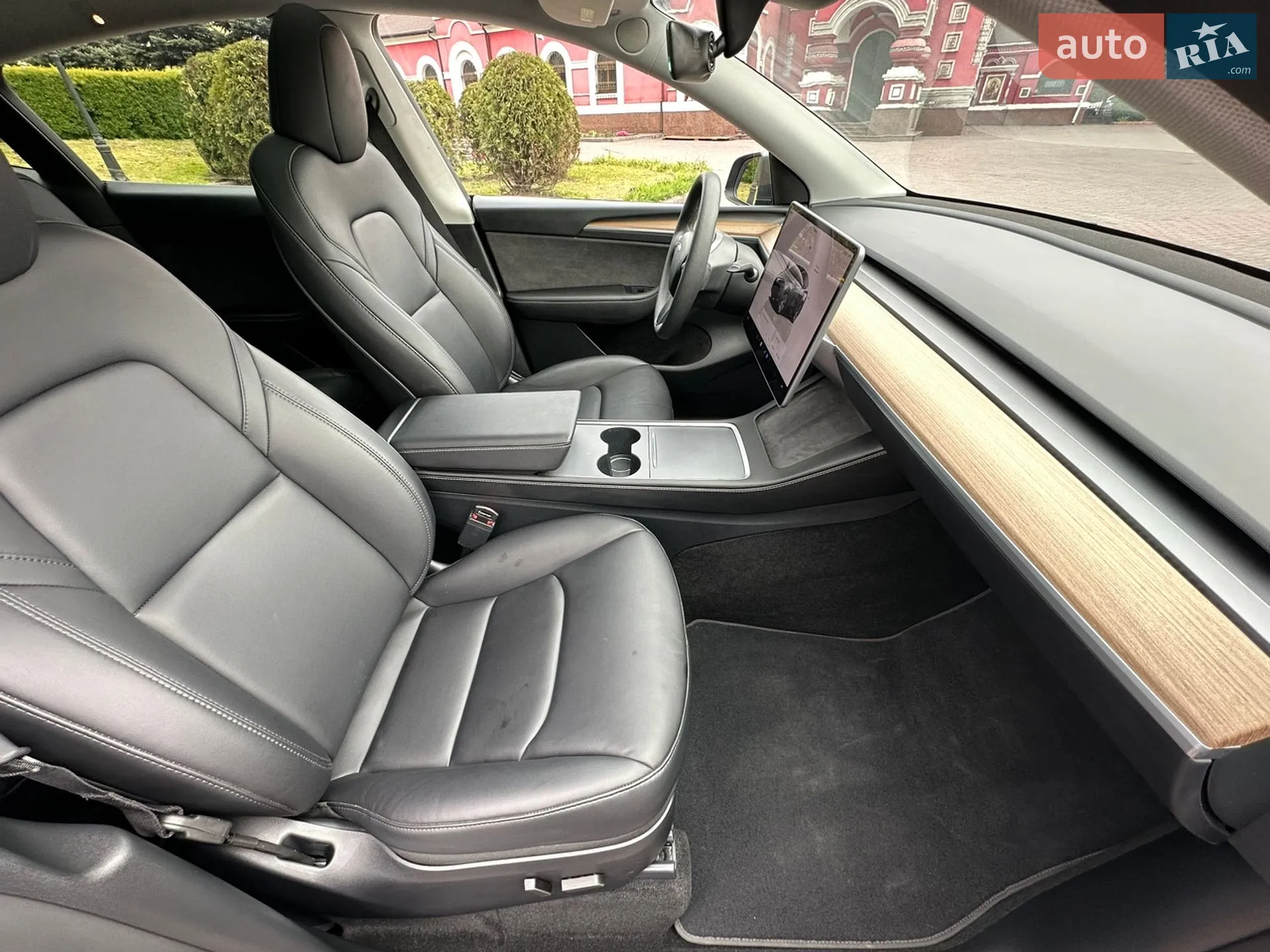 Tesla Model Y 2024 VIN 7SAYGAEE0RF023725 фото оголошення 21 з 43