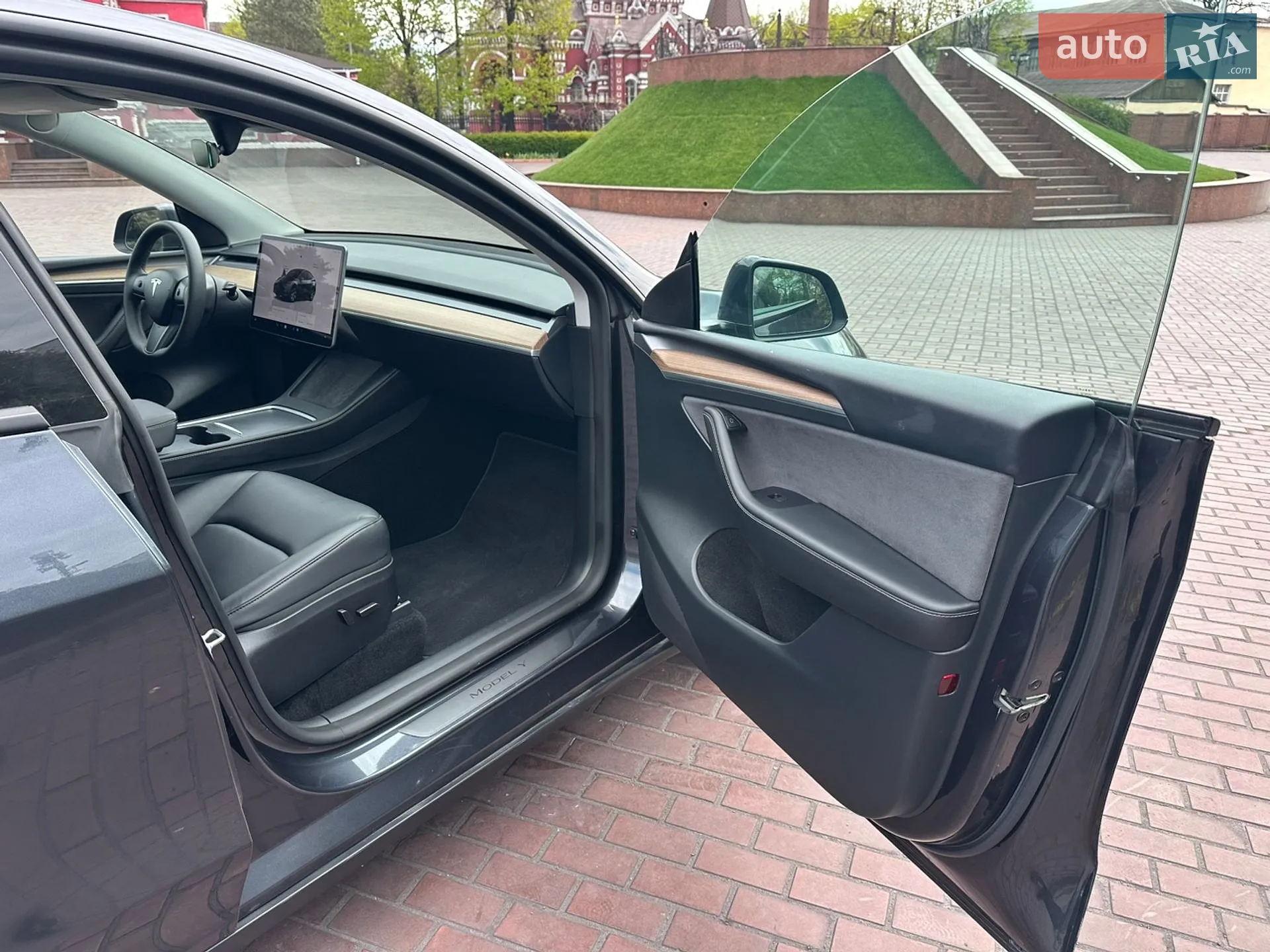 Tesla Model Y 2024 VIN 7SAYGAEE0RF023725 фото оголошення 22 з 43