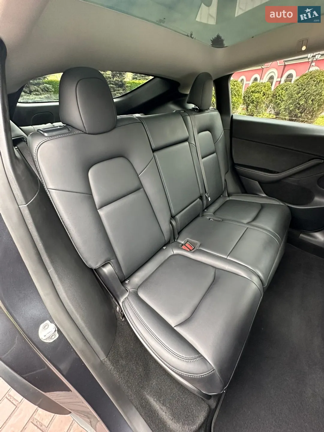 Tesla Model Y 2024 VIN 7SAYGAEE0RF023725 фото оголошення 29 з 43